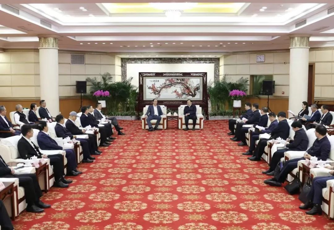 米兰集团董事长李军受邀出席华中科技大学第十六届企业家论坛,并发表演讲