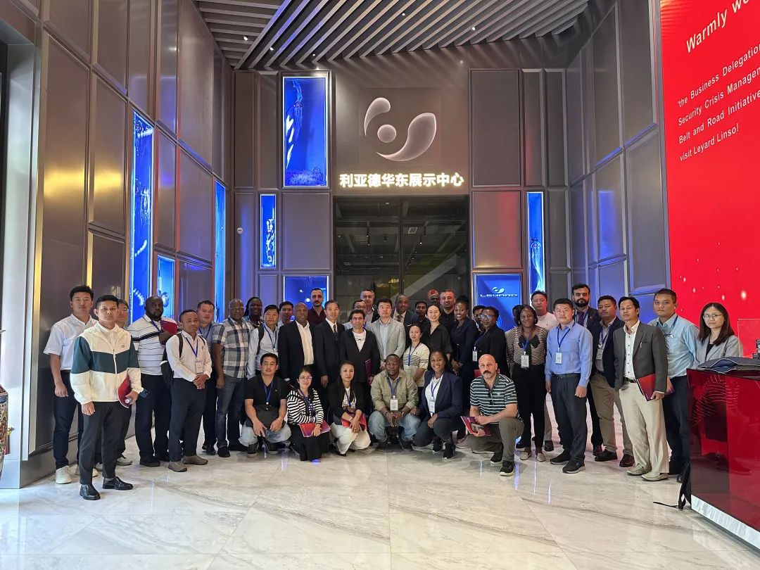 “一带一路”八国航空安保与危机管理商务考察团到访米兰·蓝硕，共探国际合作新机遇